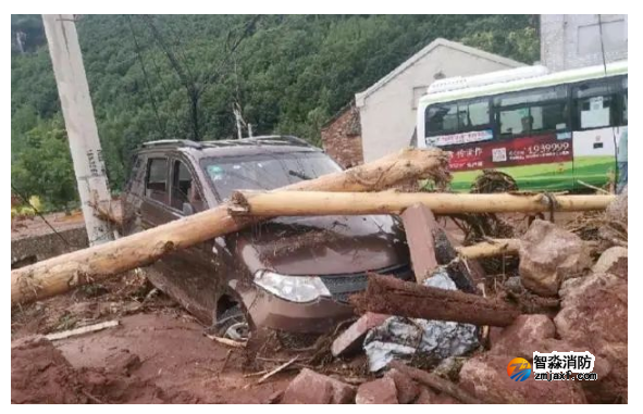 13人死亡、20人失聯(lián)，暴雨再次來襲，我們?cè)撊绾伪茈U(xiǎn)
