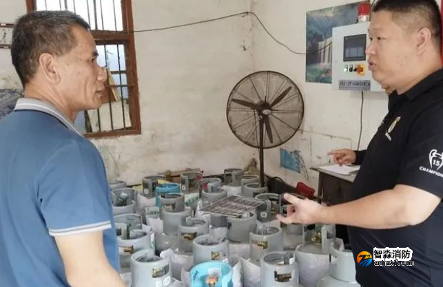 摞命！辦公室竟存放47只燃?xì)庵仄浚? /></a></div>
   </div>
   
   <div   id=